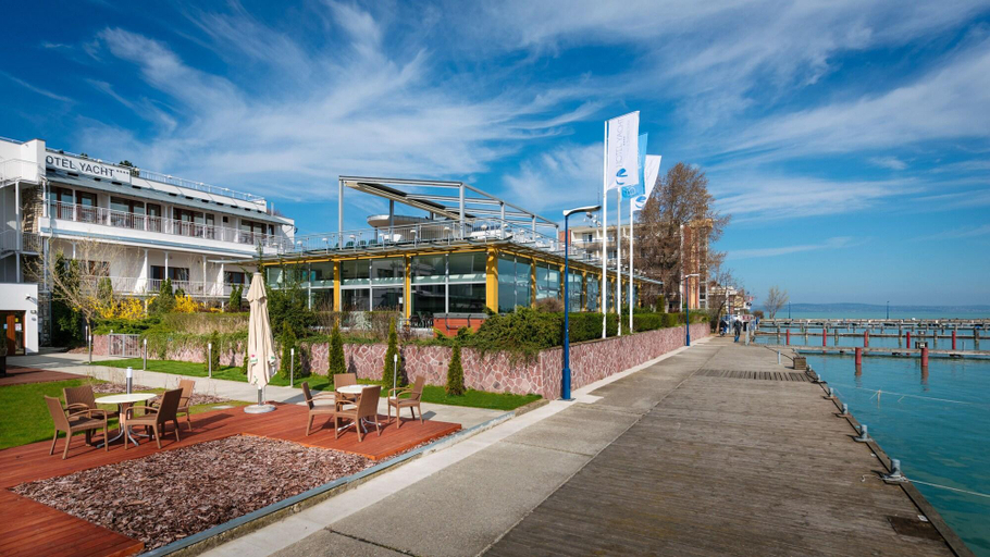 Exterior & Views 1, Hotel Yacht Wellness & Business, Siófok