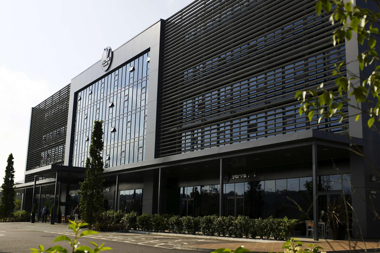 Exterior & Views