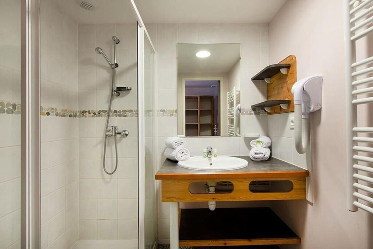 Bathroom, Hotel Club Les Hyvans, Hautes-Alpes