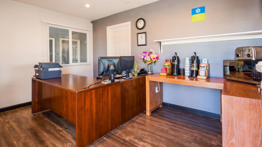 Public Area 2, Azul Inn & Suites, Kern