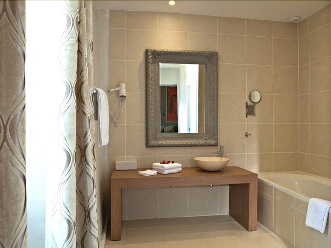 Bathroom 4, Logis Château De Siran, Hérault