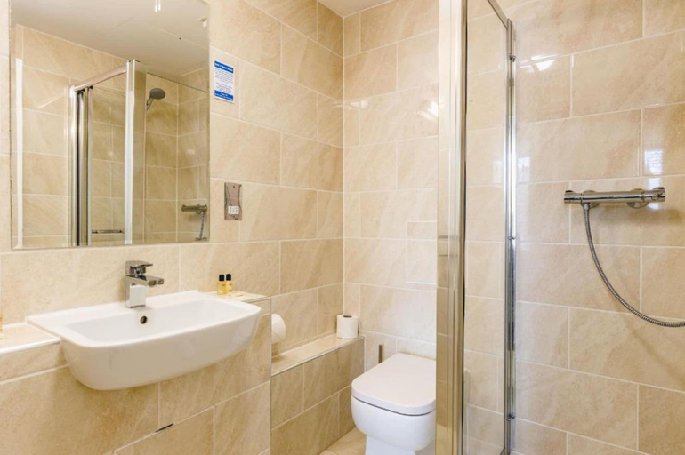 Bathroom 4, George Oxford Hotel, Oxfordshire