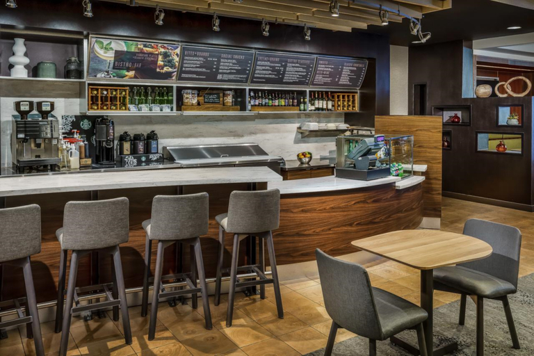 Food & Drinks 5, Courtyard Charlotte City Center, Mecklenburg