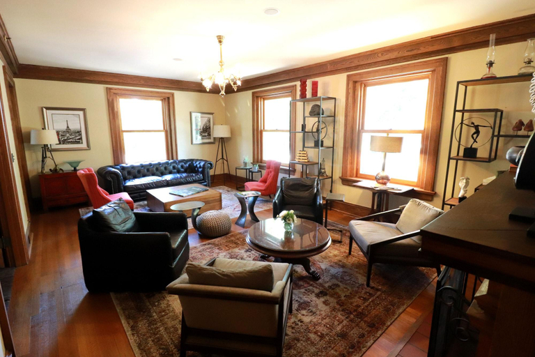 Public Area 2, Inn at 835 Boutique Hotel, Sangamon