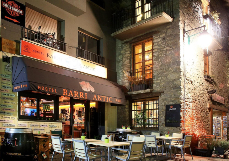 Exterior & Views