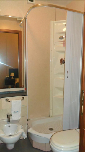 Bathroom 4, Hotel Meublè Suisse, Genova