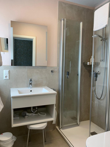 Bathroom 4, Schloss Hotel Petry, Cochem-Zell