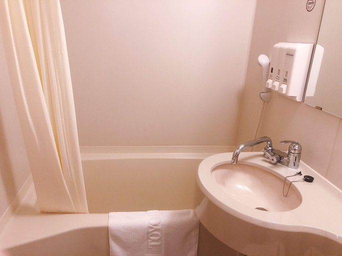 Bathroom 5, Toyoko Inn Kyoto Shijo Karasuma, Kyoto