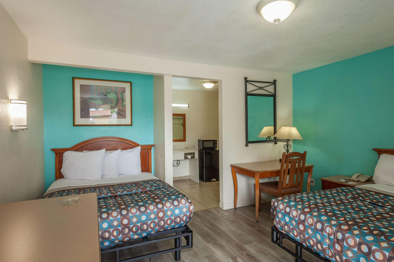 Bedroom 2, Vagabond Inn Hemet, Riverside