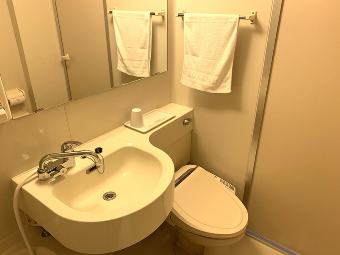 Bathroom 5, Toyoko Inn Tokyo Nihombashi Mitsukoshi Mae A4, Chūō