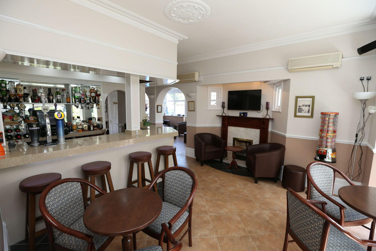 Food & Drinks 5, The Corner House, Surrey