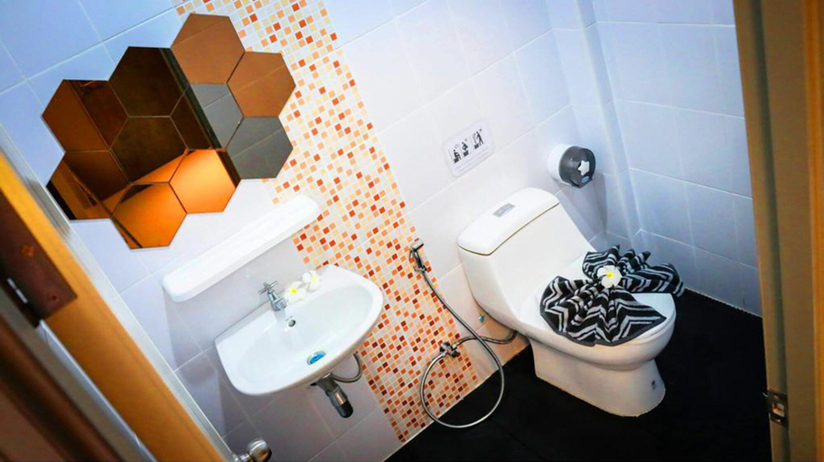 Bathroom 4, Dent Station Residence, Pulau Phuket