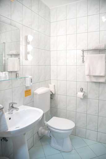 Bathroom 4, Erzsebet Hotel, Hévíz/Keszthely