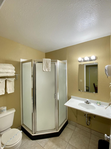 Bathroom 5, Travelodge Medford, Jackson