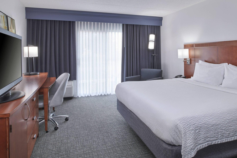 Bedroom 4, Courtyard by Marriott Detroit Troy, Oakland