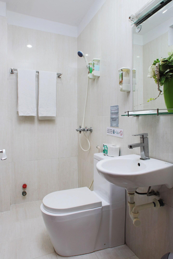 Bathroom 4, Saigon Backpackers Hostel - Bui Vien, District 1