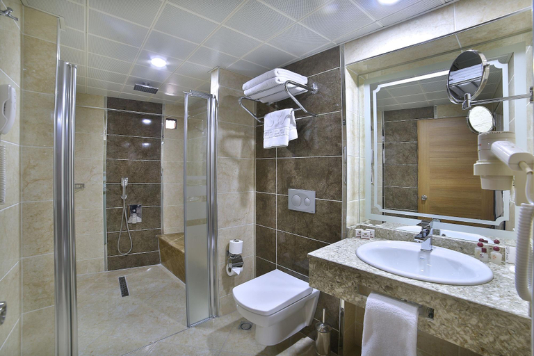 Bathroom 4, Marathon Hotel, Merkez