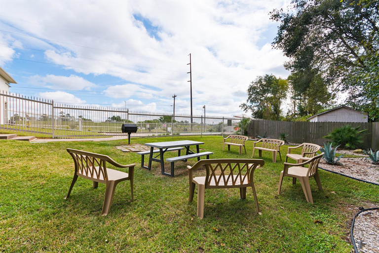 Exterior & Views 2, Super 8 Motel - Livingston, Polk