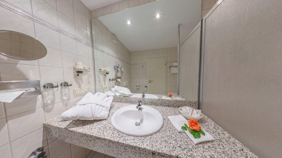 Bathroom 5, Schwanefeld, Zwickau