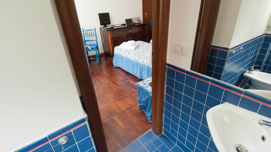 Bathroom 3, 2 Passi Da.. B&B, Rome