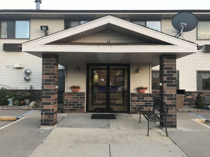 Exterior & Views 2, American Inn Cedar Rapids South, Linn