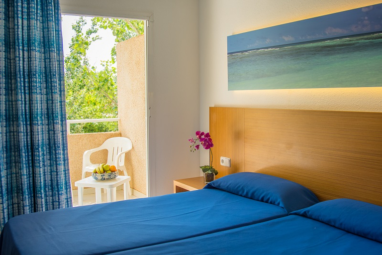 Bedroom 4, Club Cala Romani, Baleares
