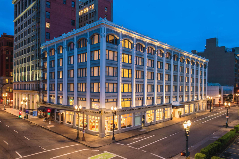 The Hi-Lo, Autograph Collection, Multnomah