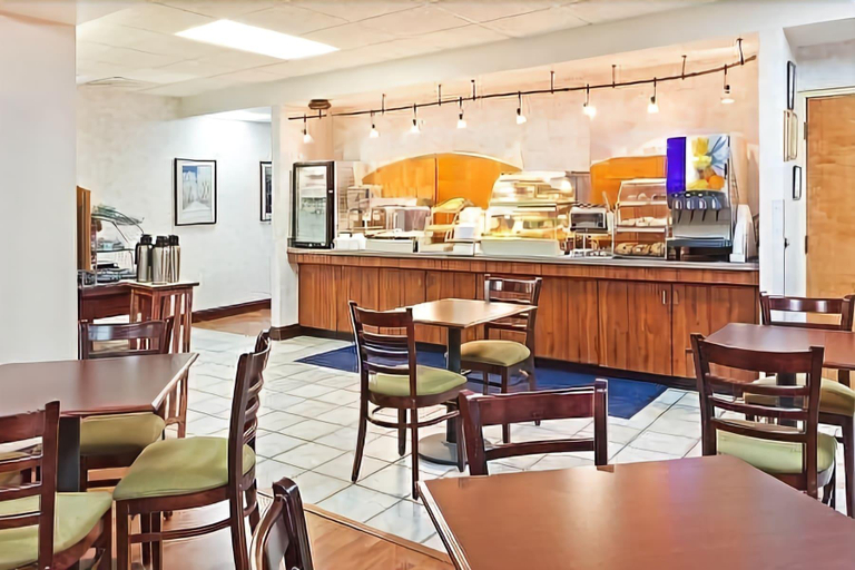 Food & Drinks 5, Mountain Inn & Suites, Unicoi