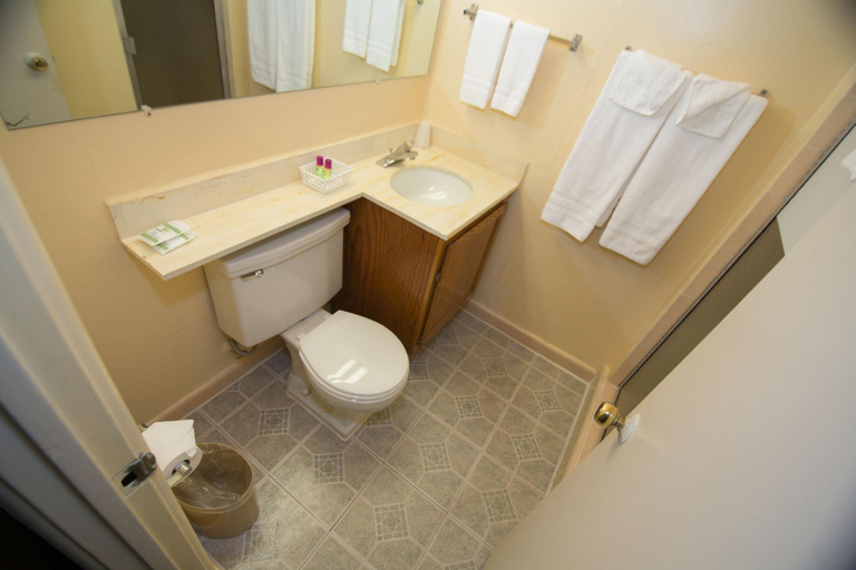 Bathroom 4, Eastside Lodge, Multnomah