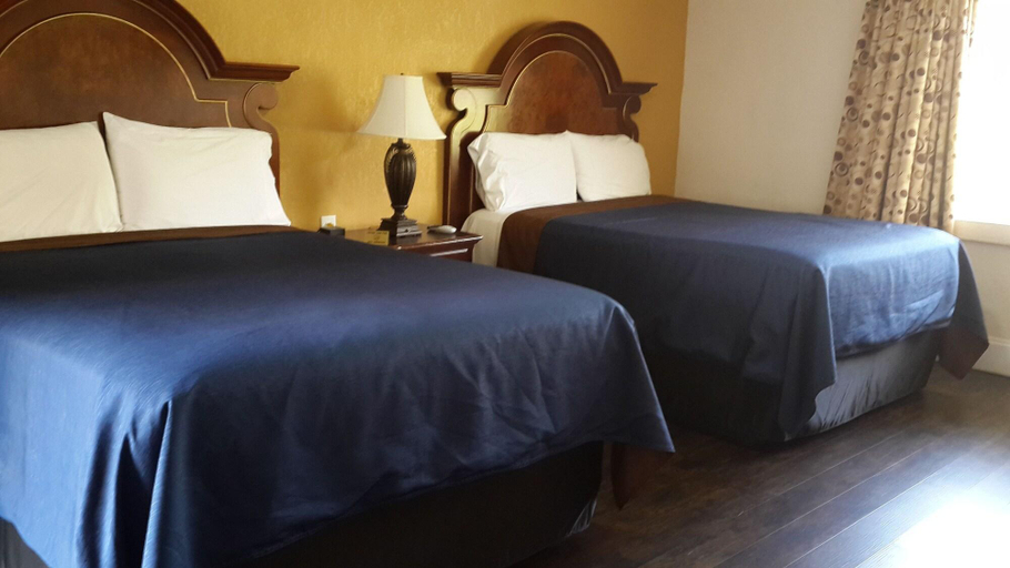 Bedroom 4, American Regency Inn, Coconino