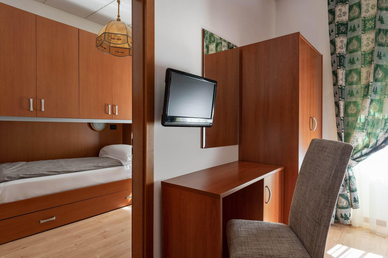 Bedroom 2, Hotel Pejo, Trento
