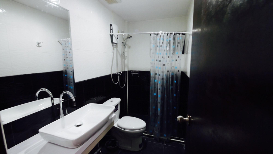 Bathroom 5, Basic Line Hotel at Loikroh, Muang Chiang Mai