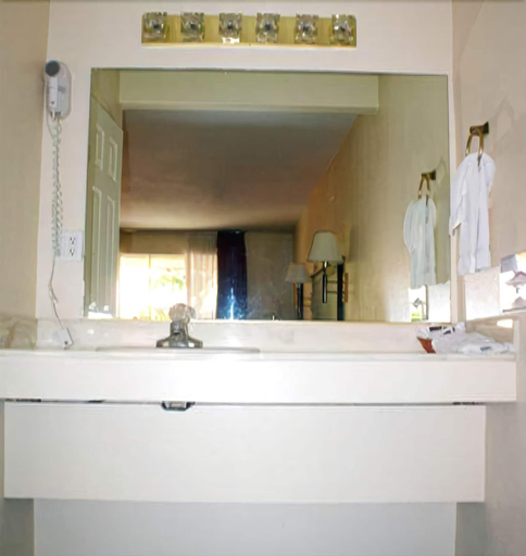 Bathroom 4, Garden Inn and Suites, Los Angeles