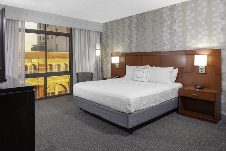 Bedroom 3, Courtyard by Marriott Downtown Memphis, Shelby