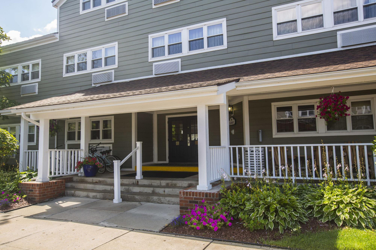 Exterior & Views 2, Ivy Court Inn & Suites, Saint Joseph