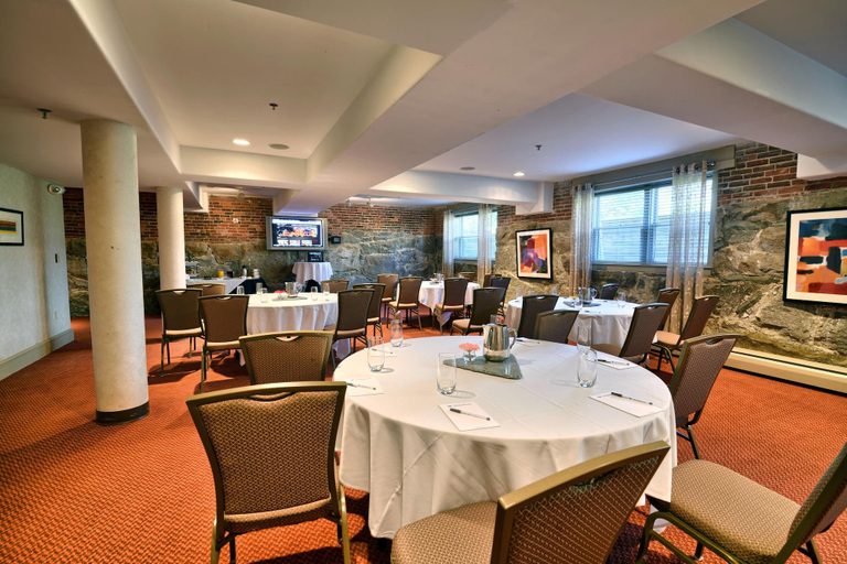 Food & Drinks 5, Centennial Inn, Merrimack