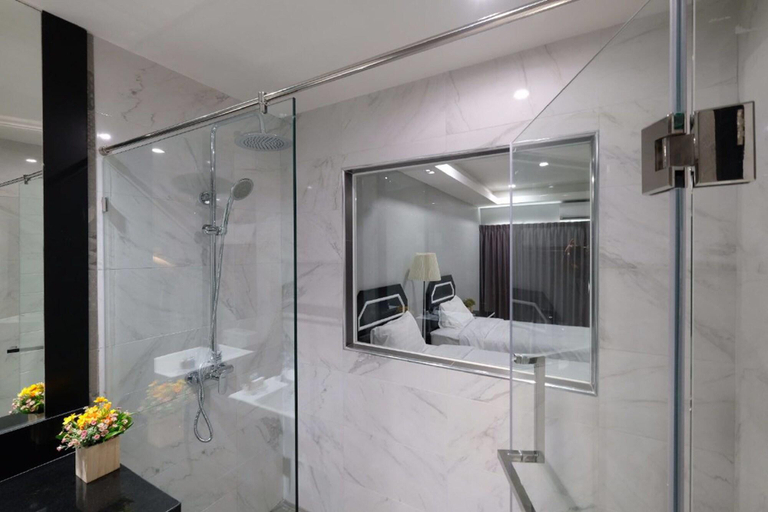 Bathroom 5, The Tung, Pattaya