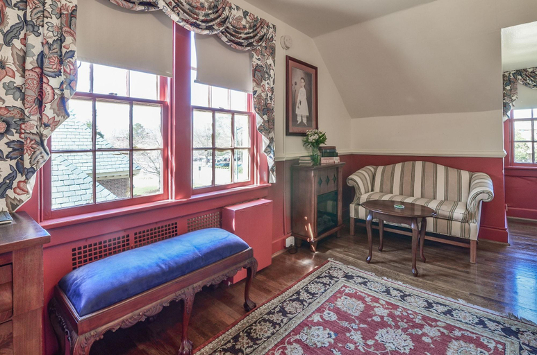 Public Area 3, Cedars of Williamsburg Bed & Breakfast, Williamsburg