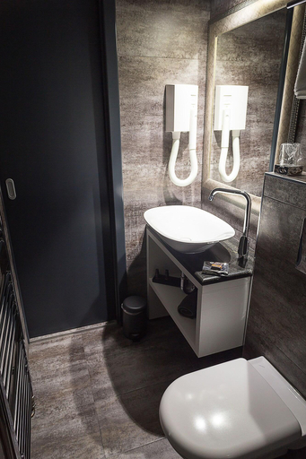 Bathroom 4, Log In Rooms, Zagreb