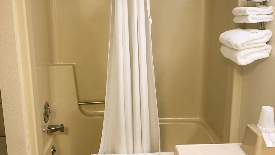 Bathroom 5, Surrey Inn Hotel Ashland, Ashland