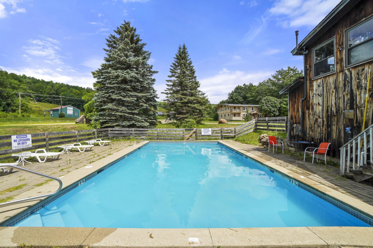 Sport & Beauty 2, Whitneys Inn at Black Mountain, Carroll