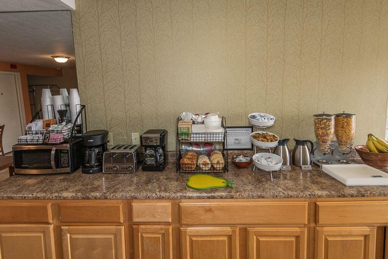Food & Drinks 5, Americas Best Value Inn Austinburg, Ashtabula