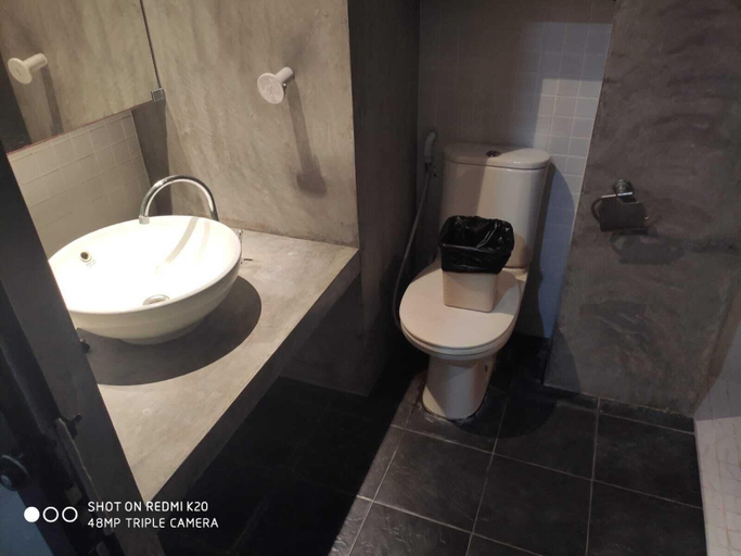 Bathroom 4, Amarin Residence Patong, Pulau Phuket