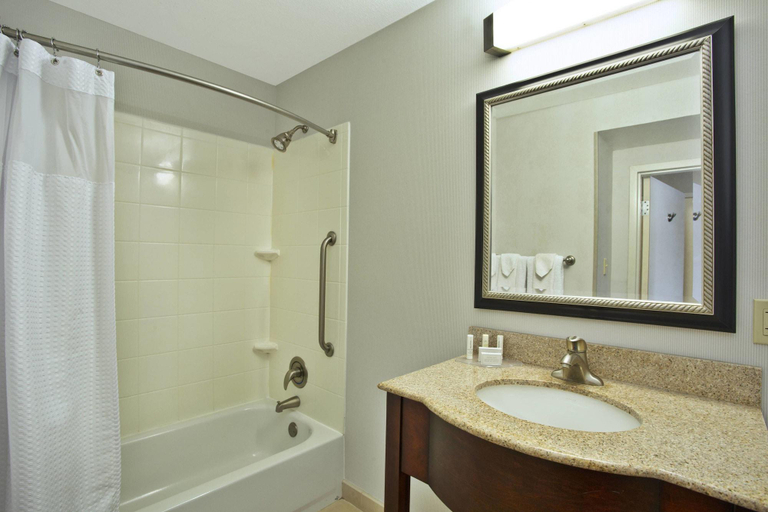 Bathroom 4, Courtyard By Marriott Gulfport Beachfront, Harrison
