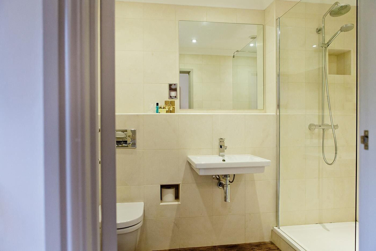Bathroom 5, Moxhull Hall, Birmingham