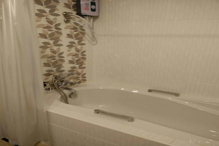 Bathroom 4, One Fu Hotel, Muang Surin