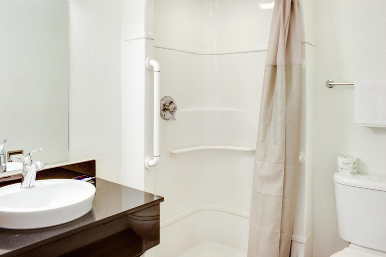 Bathroom 4, Motel 6 Bakersfield South, Kern