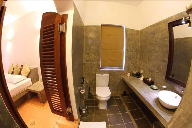Bathroom 4, Kingfisher Hotel, Habaraduwa
