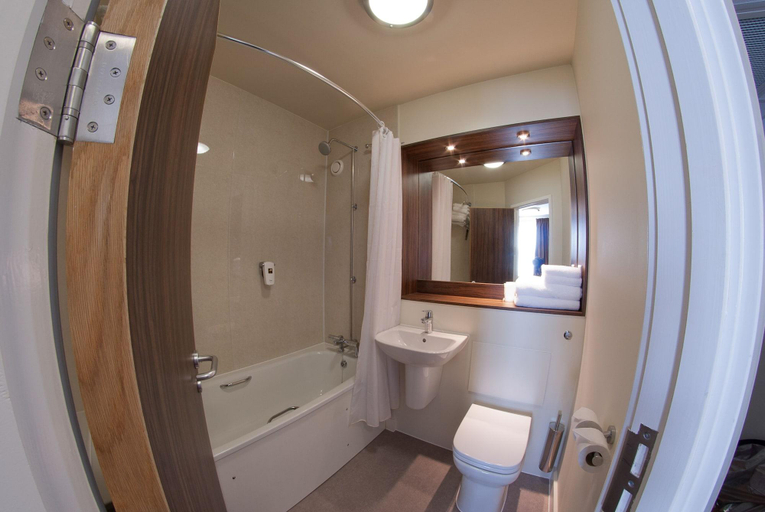 Bathroom 4, The Two Rivers by Marston s Inns, Monmouthshire