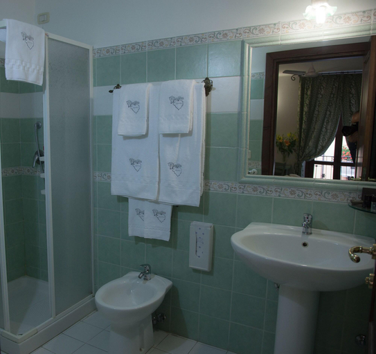 Bathroom 4, Hotel Il Tiglio, L'Aquila